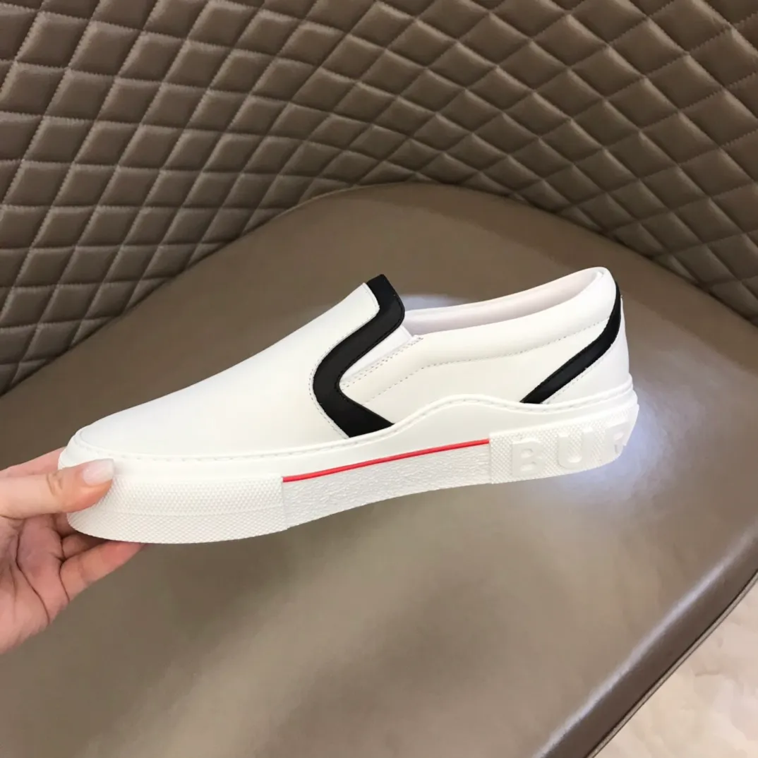 ¥380▫️B’s men’s classic low-top sneakers are made of imported top-grain cowhide and decorated with a new brand logo. First-grain cowhide lining, embossed Burberry lettering logo on the heel, original outsole! 38-44